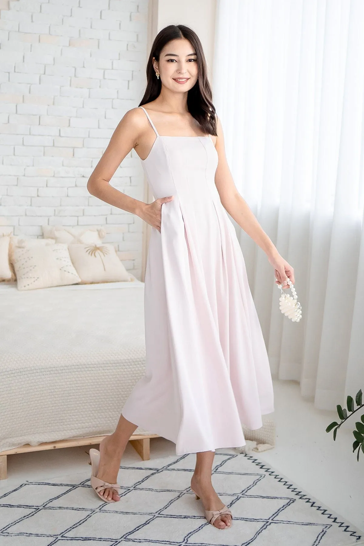 ENCHATE PLEATED MAXI DRESS IN PINK