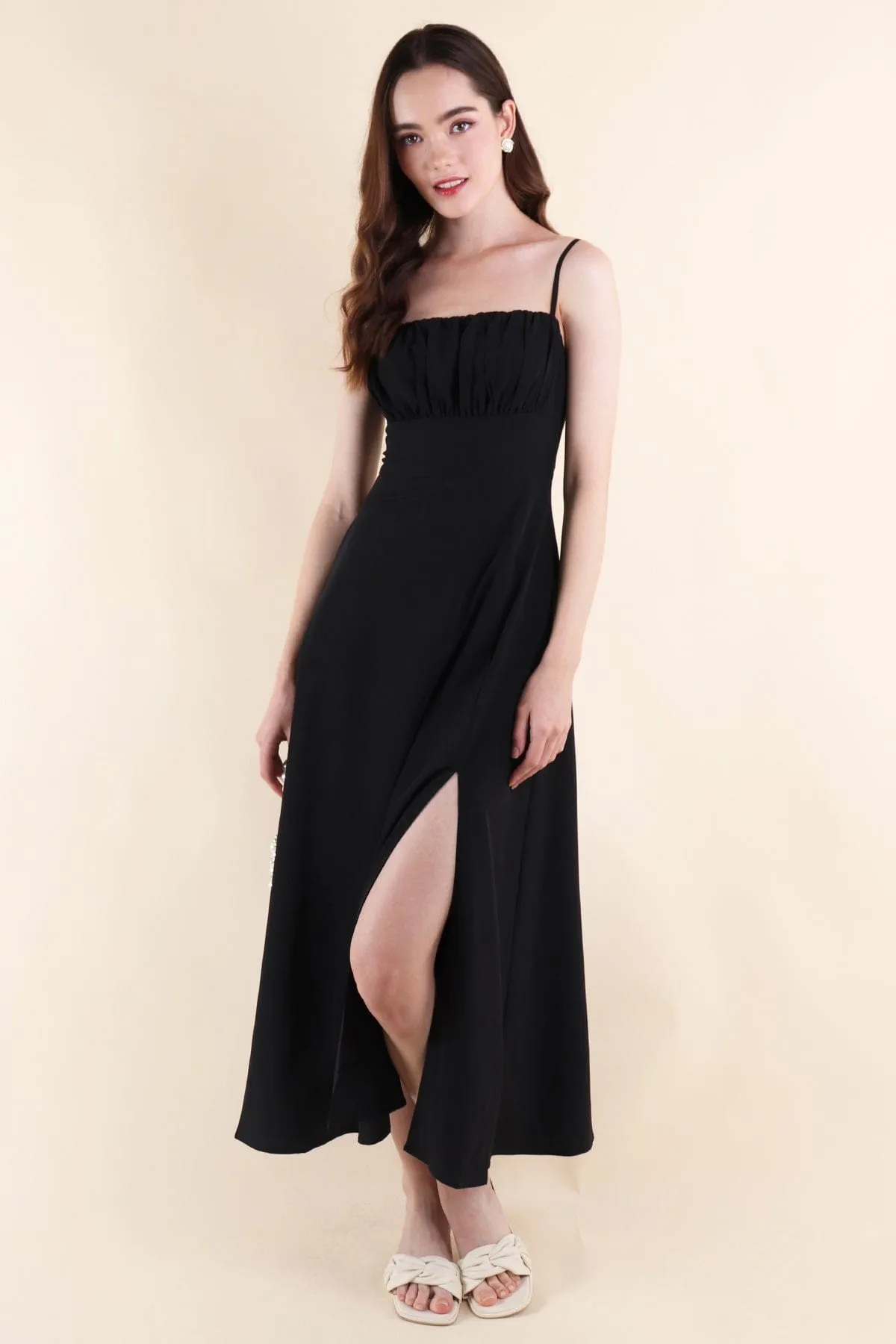 EVELIA RUCHED MAXI DRESS IN BLACK