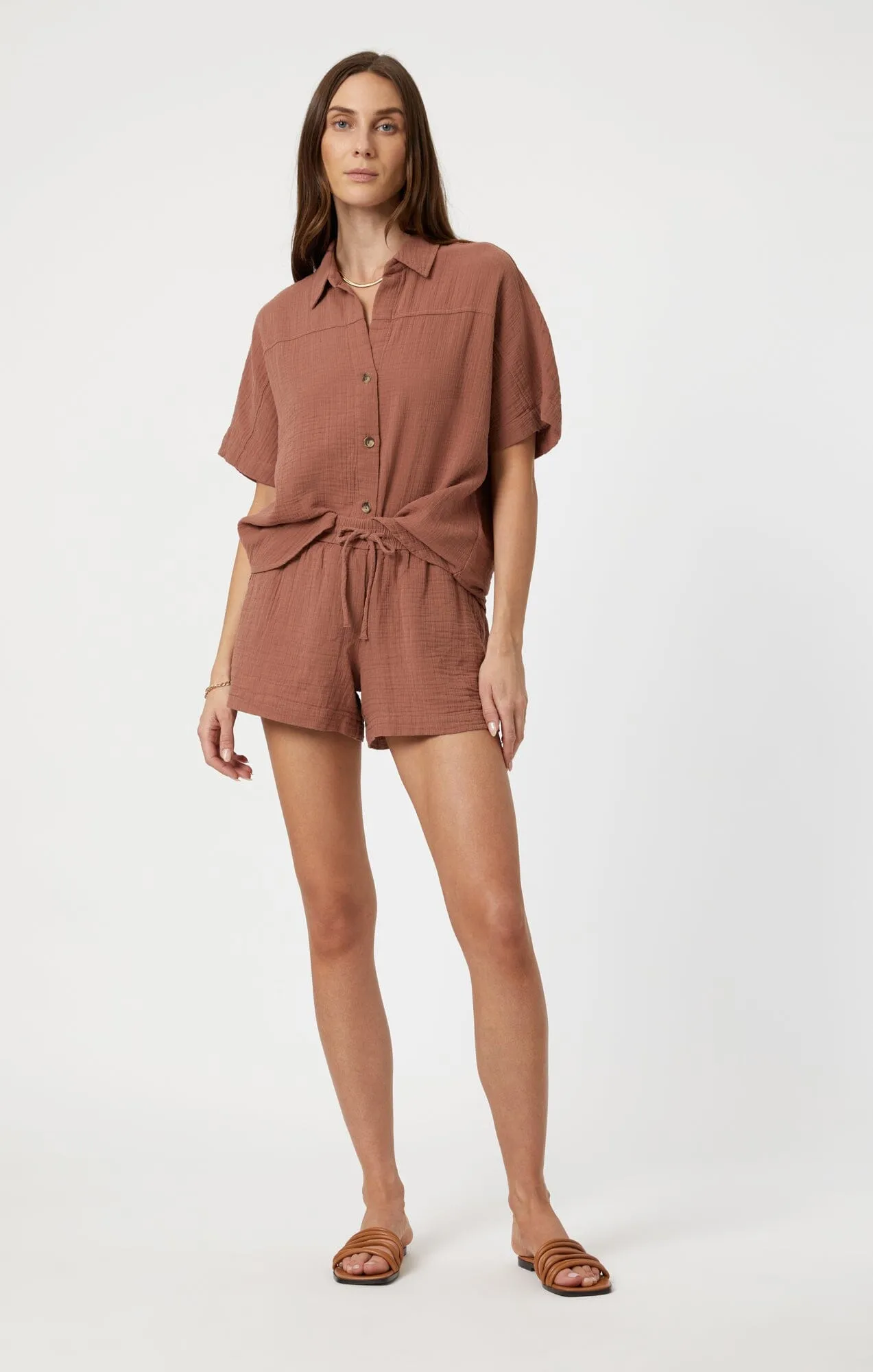 GAUZE SHORT SLEEVE SHIRT IN BROWNIE