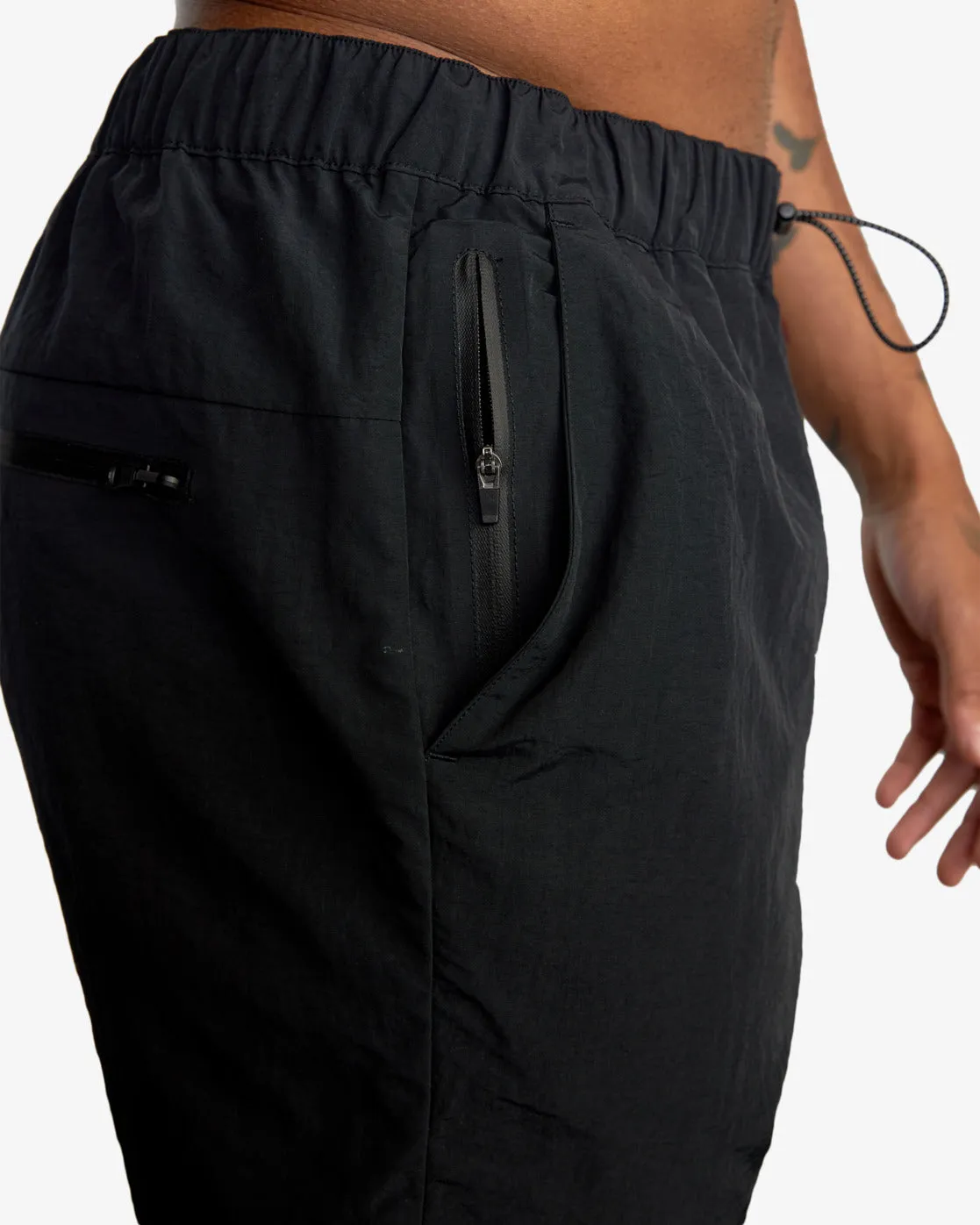 Outsider 17" Packable Shorts - Black